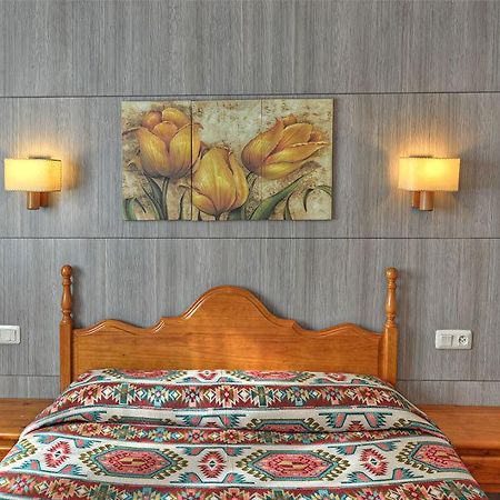 Apartamentos Petronilla Benasque Szoba fotó
