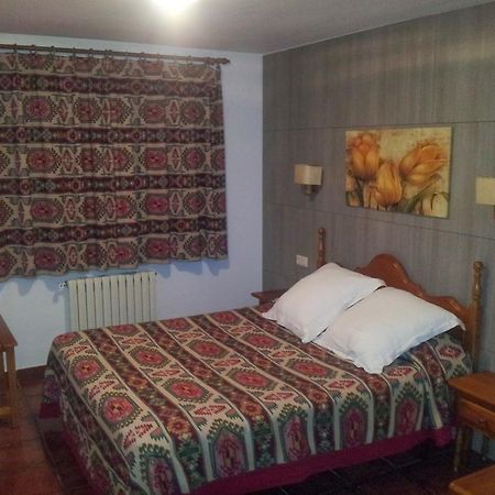 Apartamentos Petronilla Benasque Szoba fotó
