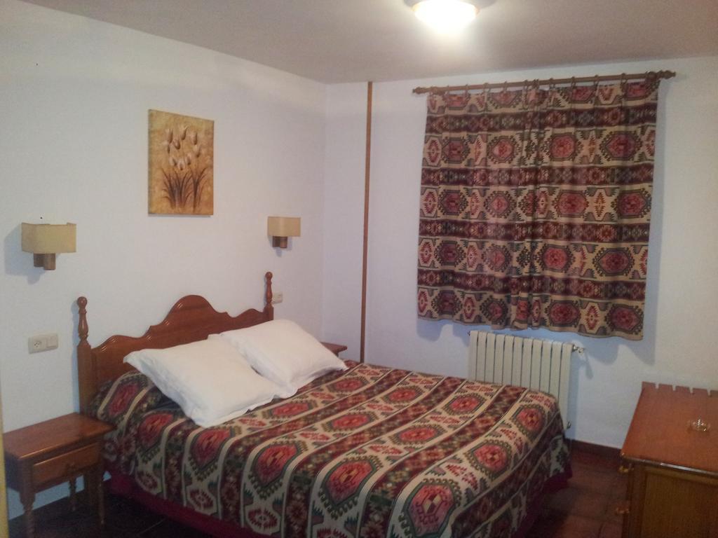 Apartamentos Petronilla Benasque Szoba fotó