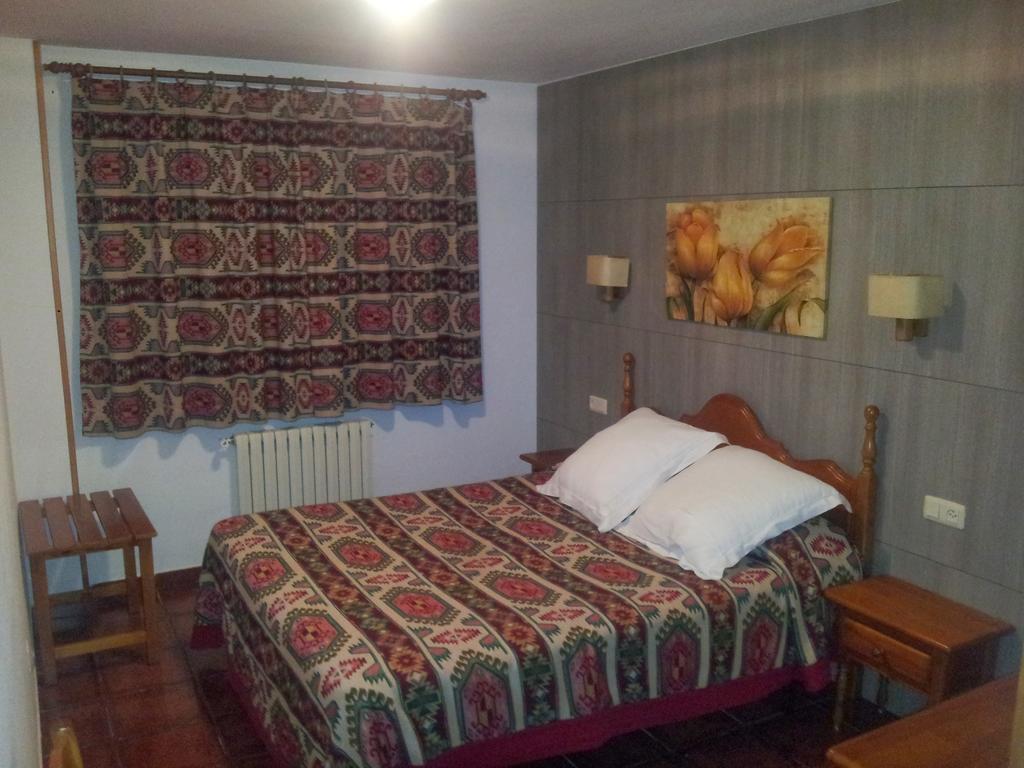 Apartamentos Petronilla Benasque Szoba fotó